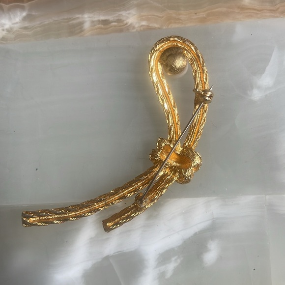 Vintage Gold Braided Rope Brooch with Pearl - Picture 2 of 3